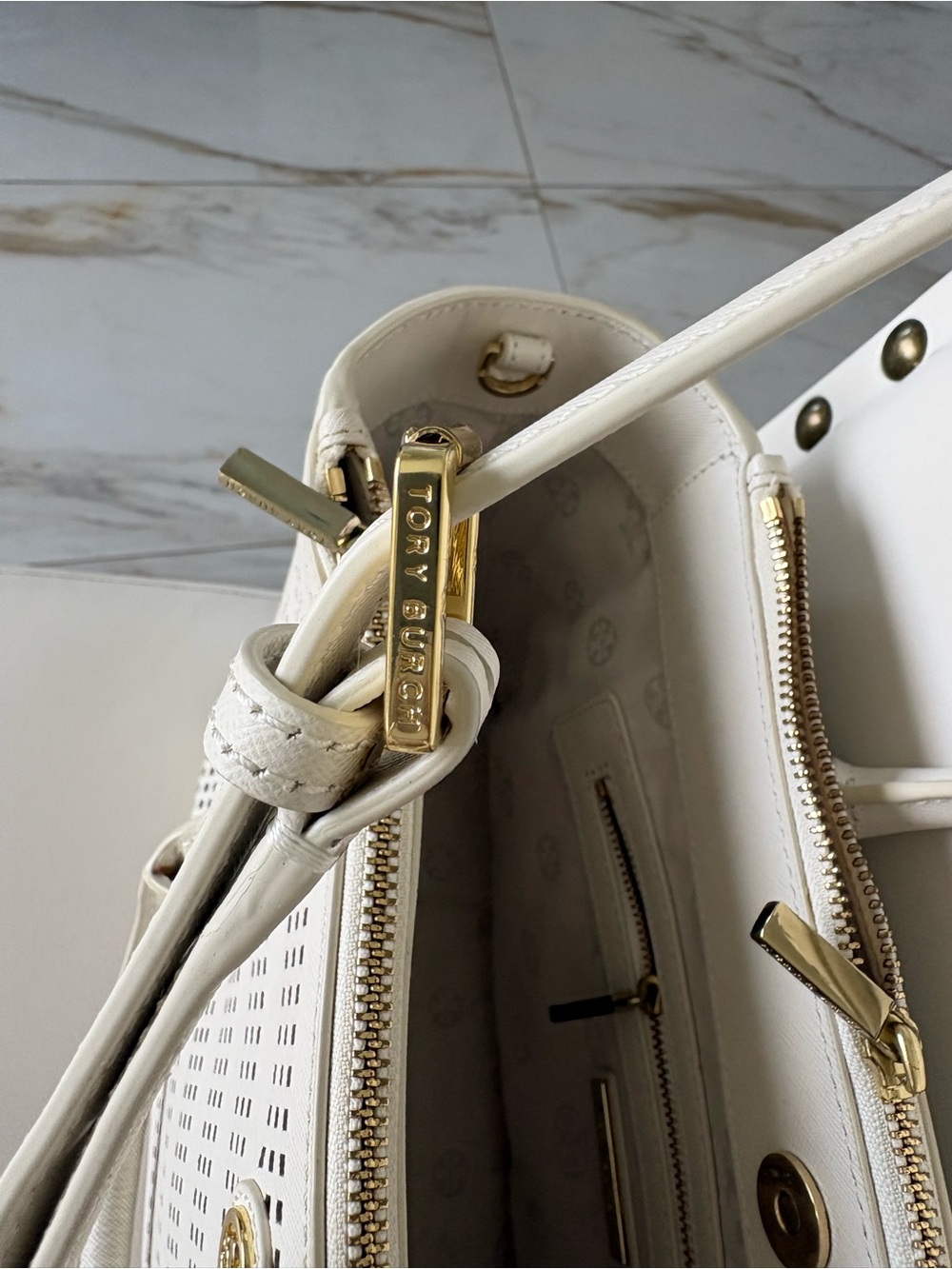 Tory Burch Robinson White Perforated Leather Tote Dble Zip bag Gold metal Medium - Picture 9 of 12